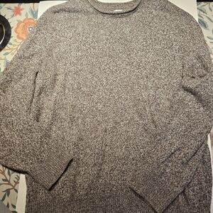 GAP Women's Gray Crew Neck Sweater. Size x Large. Cozy and comfort.